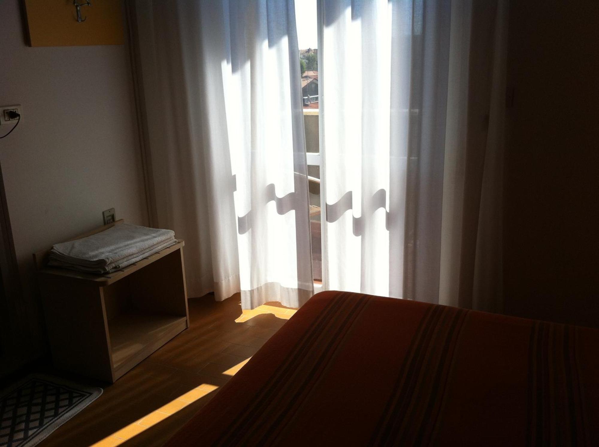 Hotel Viking Rimini Bagian luar foto
