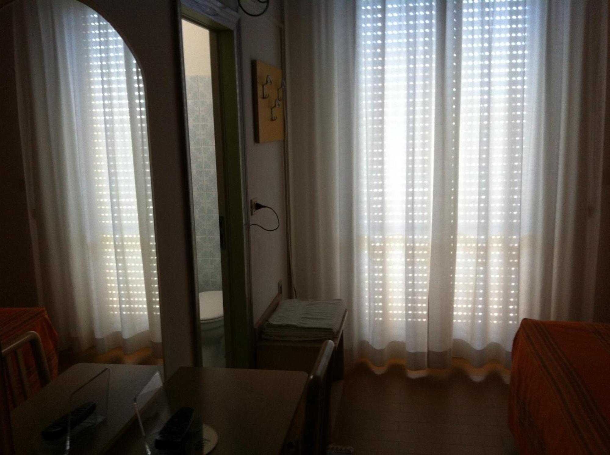 Hotel Viking Rimini Bagian luar foto