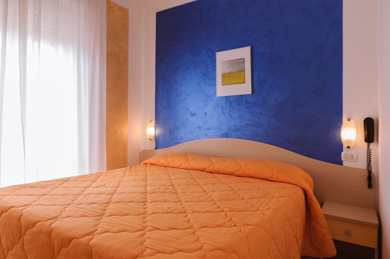 Hotel Viking Rimini Bagian luar foto