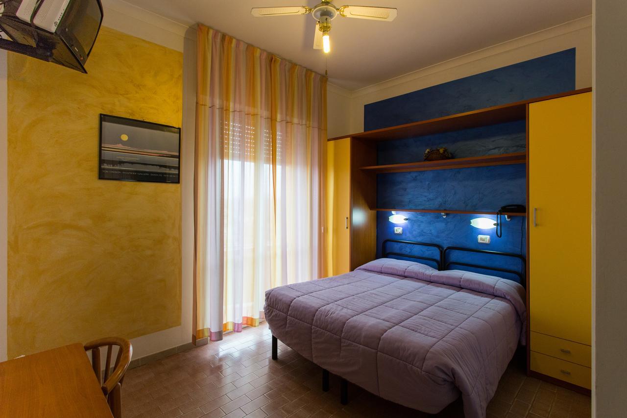 Hotel Viking Rimini Bagian luar foto