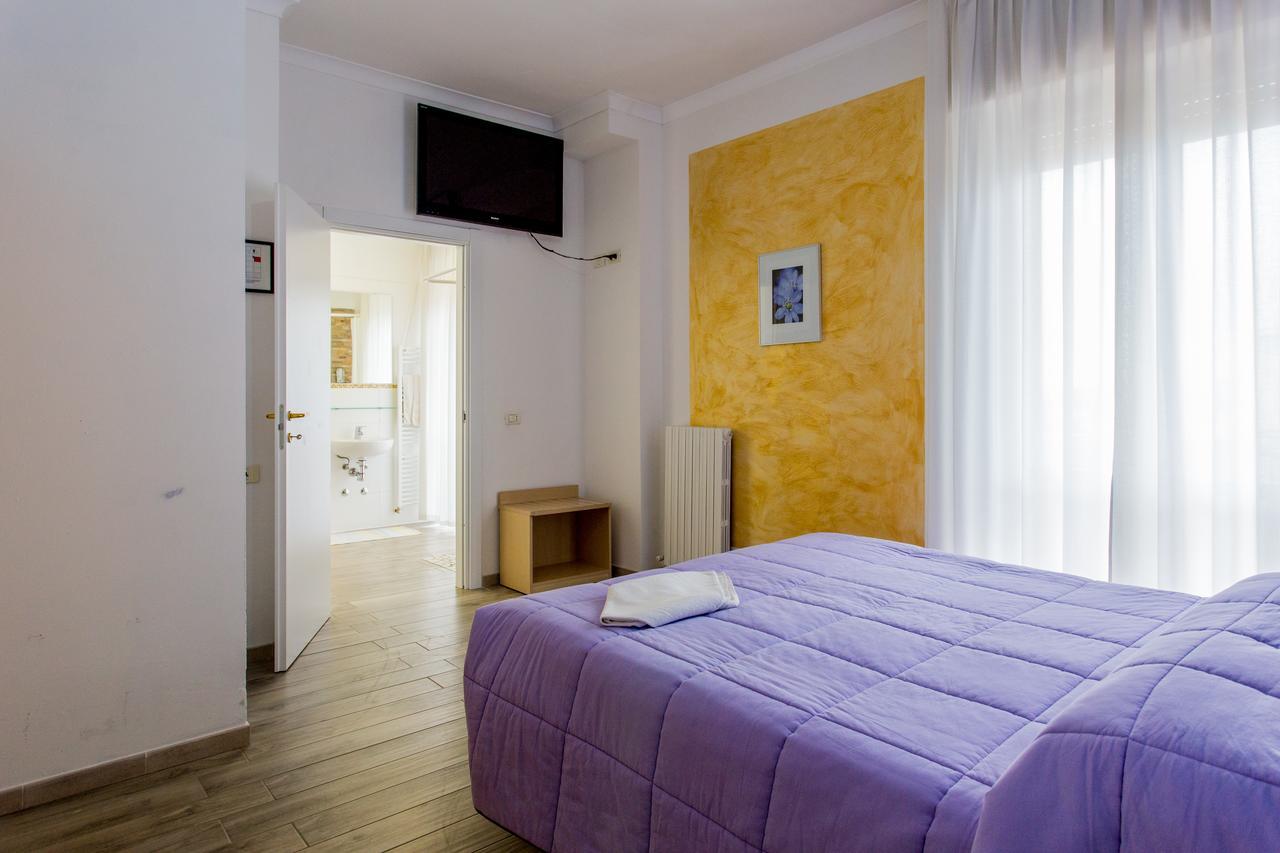 Hotel Viking Rimini Bagian luar foto