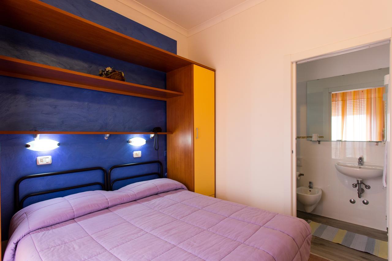 Hotel Viking Rimini Bagian luar foto
