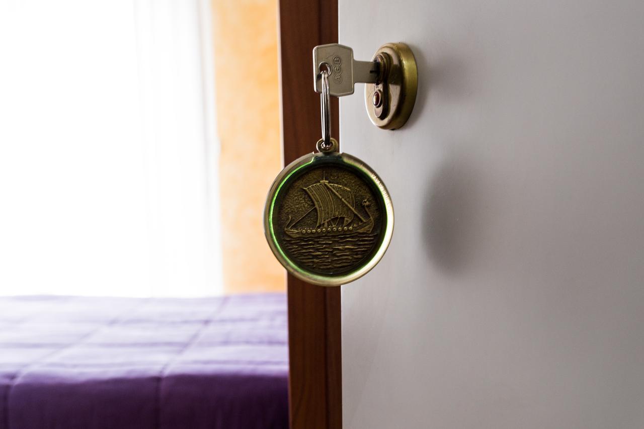 Hotel Viking Rimini Bagian luar foto