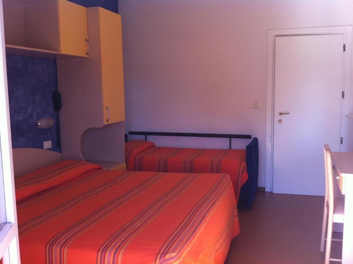Hotel Viking Rimini Bagian luar foto